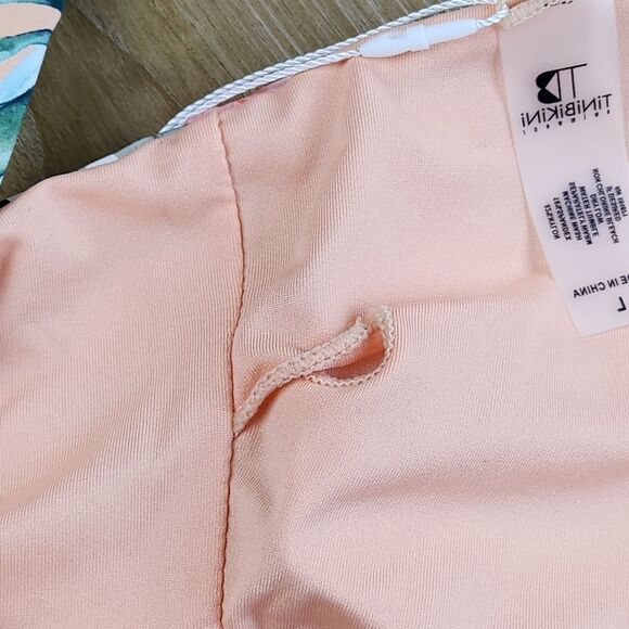 🔹️NWT TiniBikini Tropical Floral Print Beaded Crisscross Bikini Top Large - Picture 6 of 8